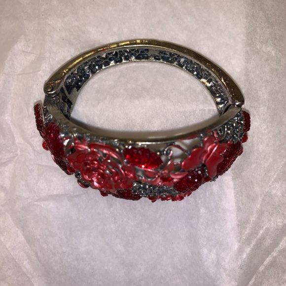 Red Flower bracelet - Picture 2 of 4